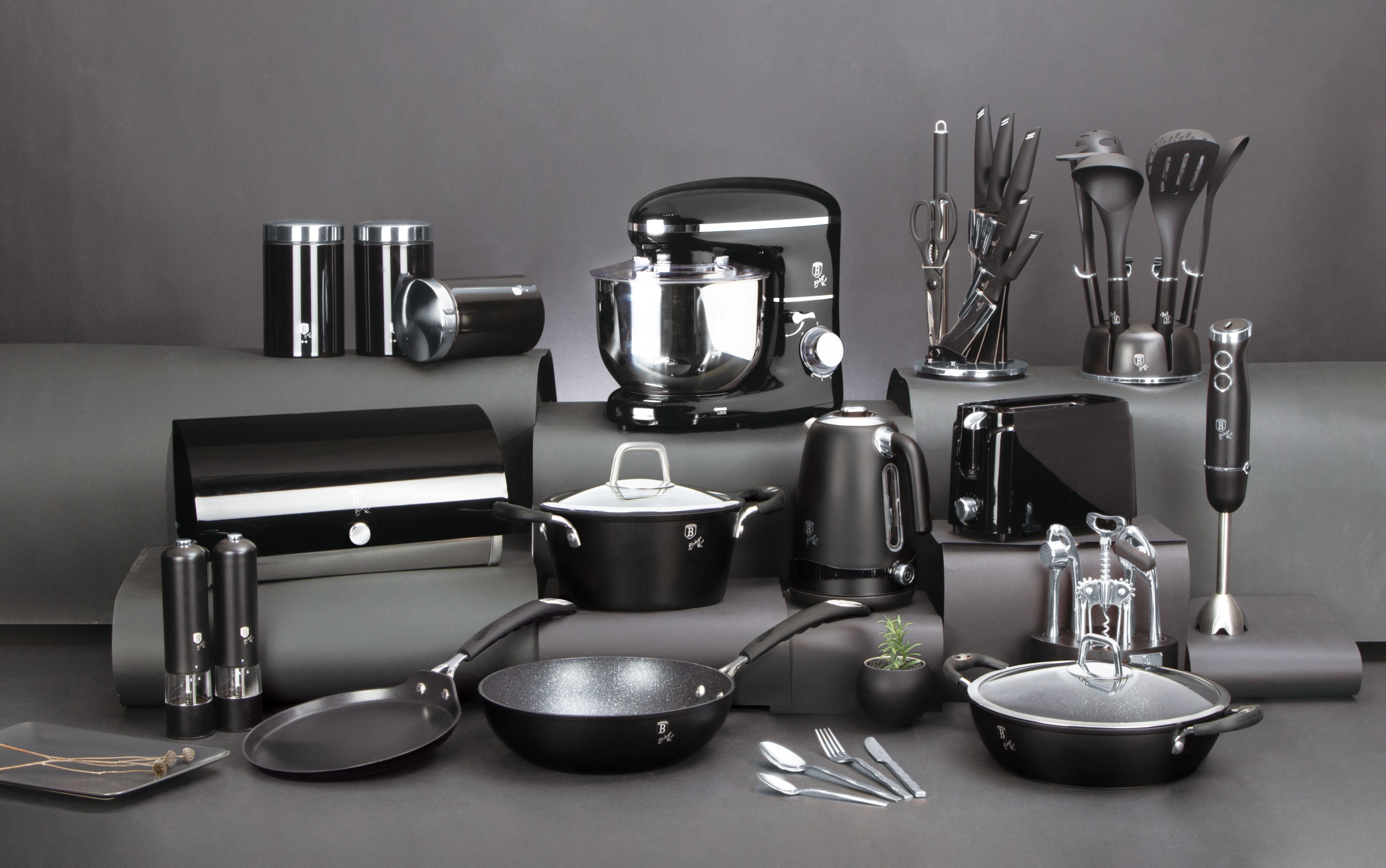 BerlingerHaus Black Professional Line teljes termékcsalád minden azonos színű konyhai eszközzel