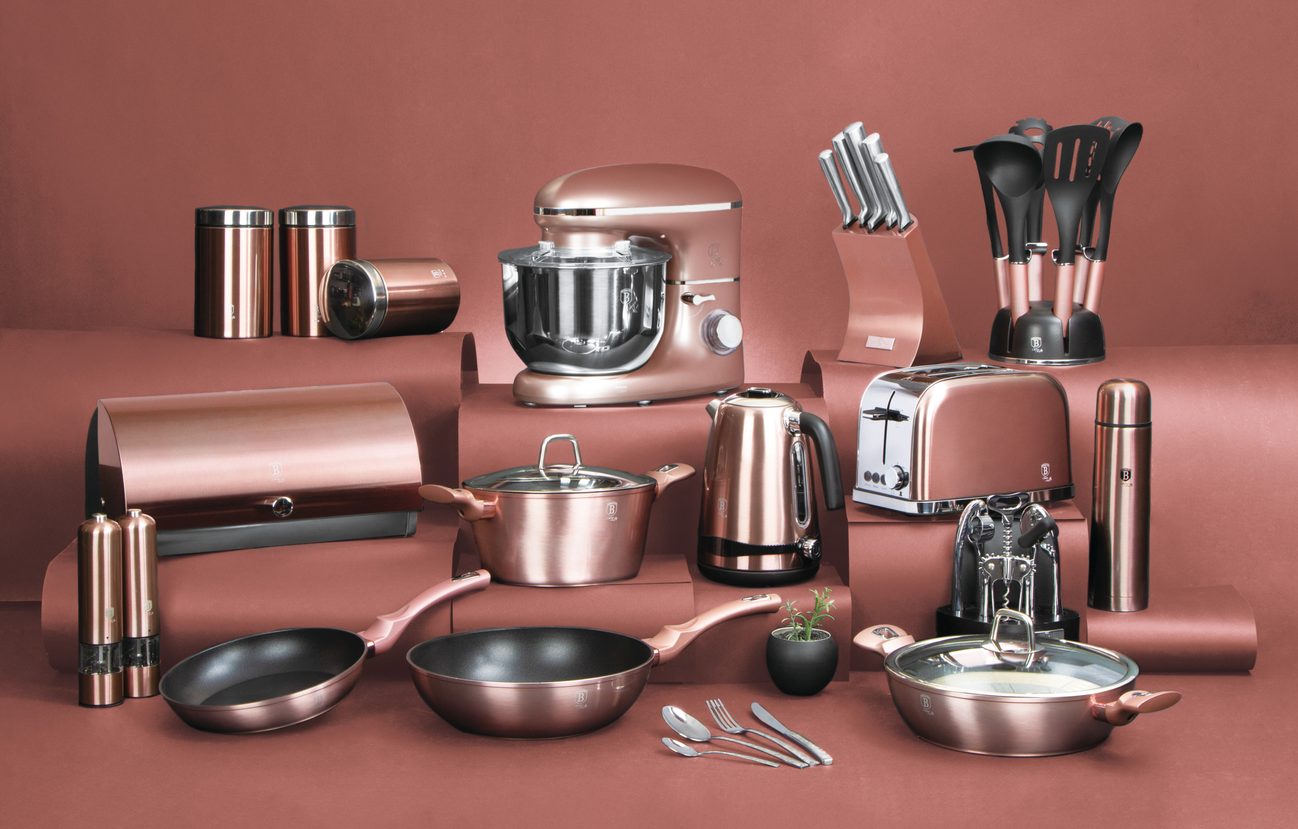 BerlingerHaus I-Rose Collection teljes termékcsalád minden azonos színű konyhai eszközzel